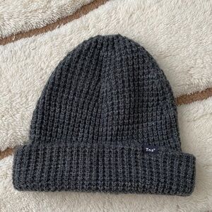 Aritzia TNA Charcoal Ribbed Beanie